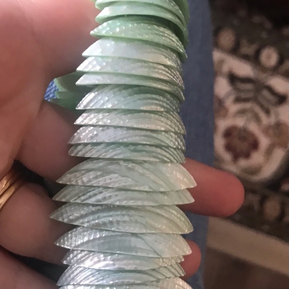 Green shell stretch bracelet - Picture 4 of 4